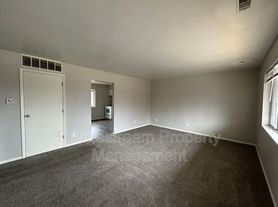 7837 N Main St, Dayton, OH
