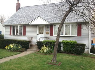827 Arlington Dr, Seaford, NY 11783