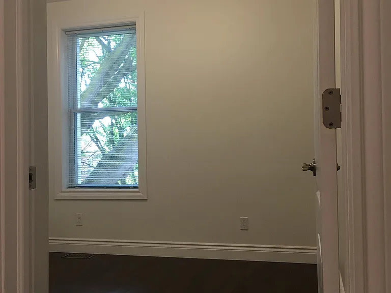 19 Ashland Ave — Photo 34