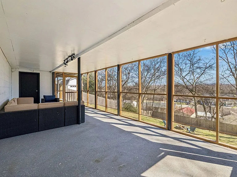 833 Rose Park Dr — Photo 31