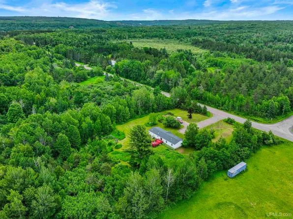 16022 Liminga Rd, Houghton, MI 49931