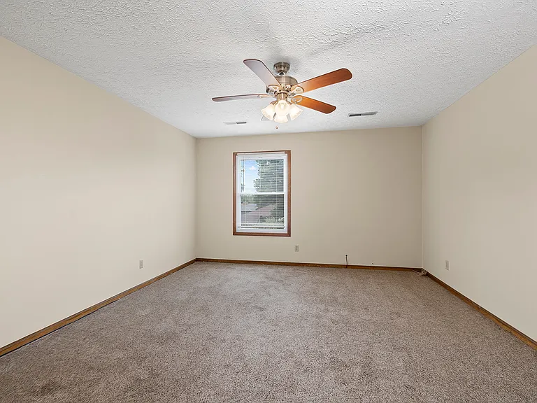 3749 N Pickwick Ave — Photo 21