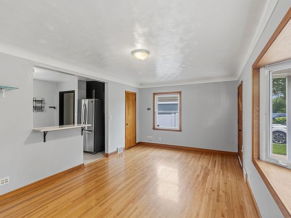 5th image of 2711 5th Ave E