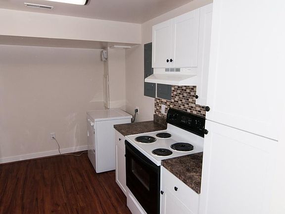 Kitchen (right side)