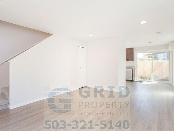 2nd image of 1219-1223 SE Harney St #1221