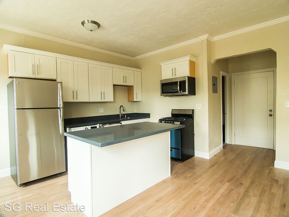 2nd image of 1951 Chestnut St APT 105