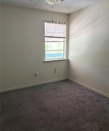 5th image of 913 Vouray Dr #C