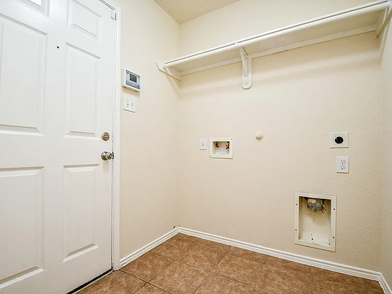 5327 Stonegate Dr — Photo 13