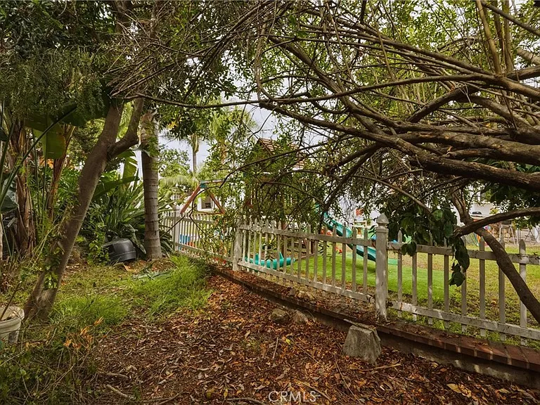 24092 Gemwood Dr — Photo 32