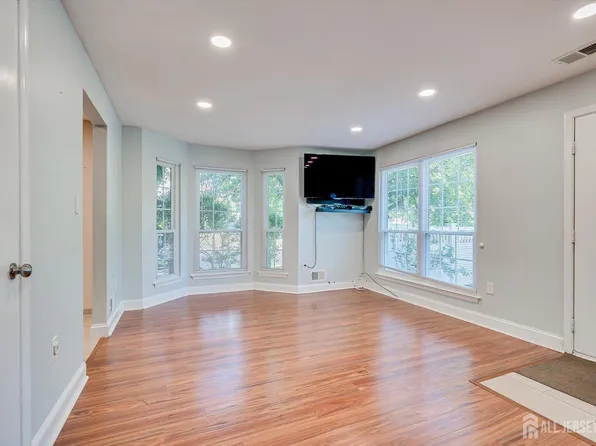 73 Goodwin Dr, North Brunswick, NJ 08902