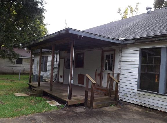 2nd image of 2100 Las Palmas Dr