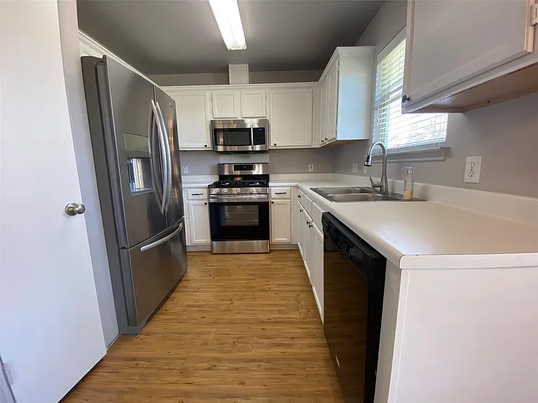 1806 Dublin Dr — Photo 4