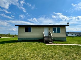 608 Garfield St SE, Warroad, MN 56763
