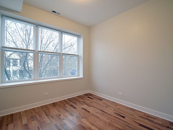 4th image of 3804 W Montrose Ave #201
