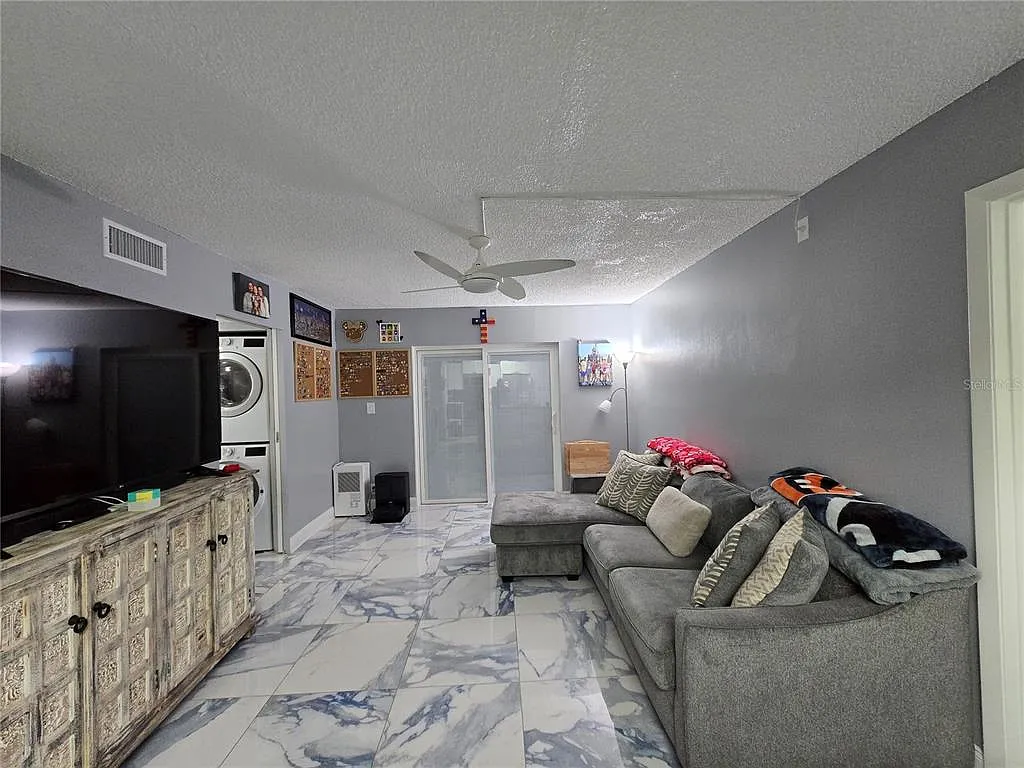 Building Photo - 19505 Quesada Ave #SS103