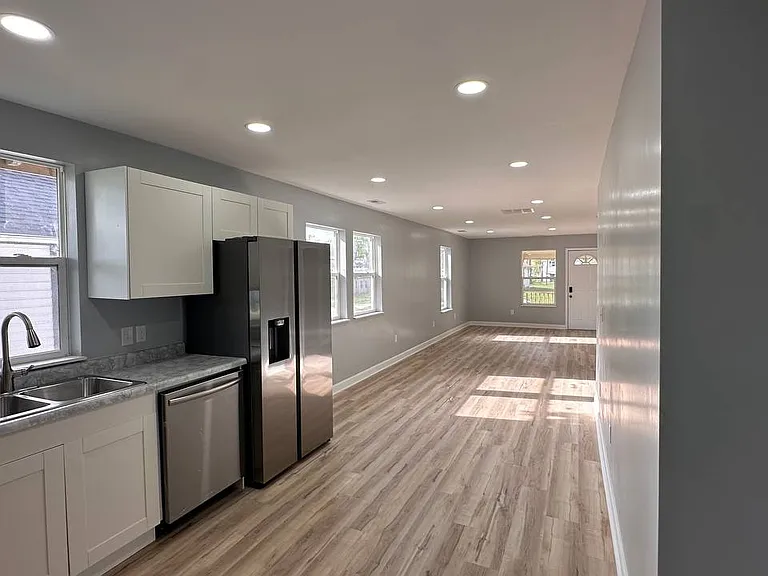 1107 E Mulberry St — Photo 22