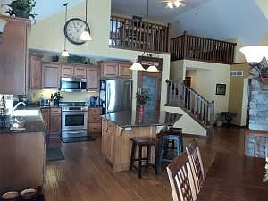 Large Eat-In Kitchen