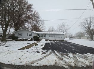 212 N Oak St, Shelbyville, IL 62565