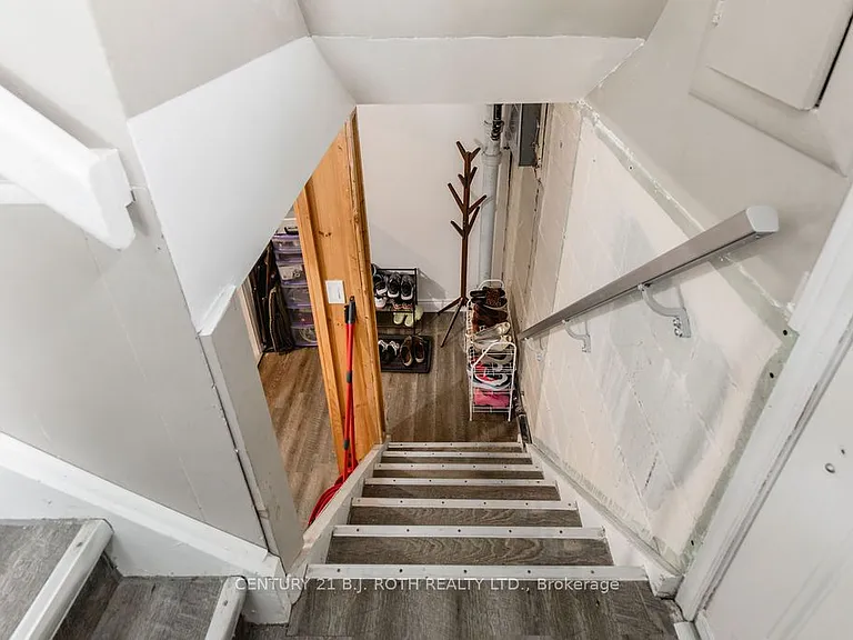 243 Wellington St E #LOWER LEVEL — Photo 4