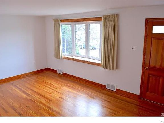 3rd image of 1407 Detweiler Ave