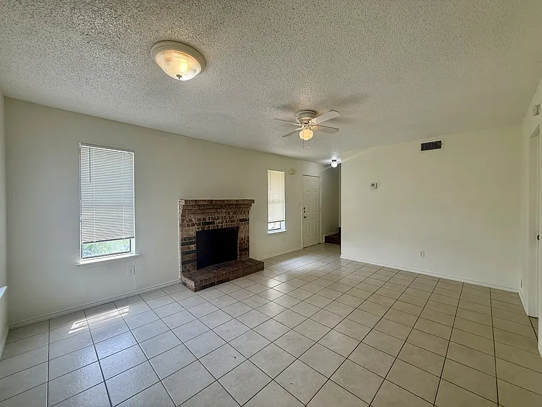 2057 W Walnut St #A — Photo 4