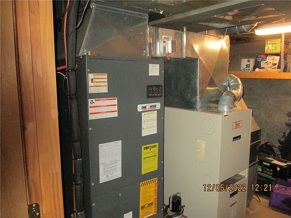 5th image of 648 Brownsdale Rd