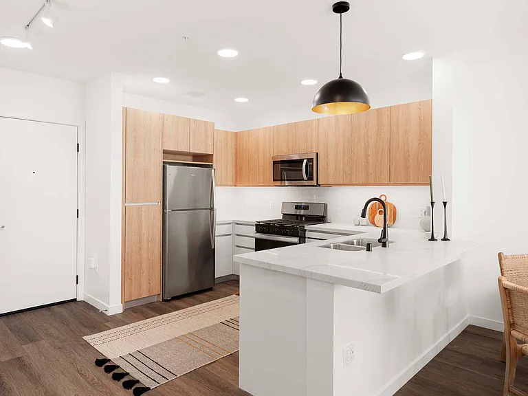Eddy Redondo Residences — Photo 56
