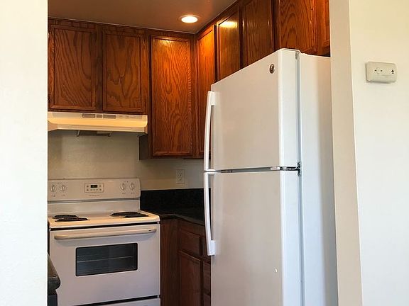 3rd image of 3101 Juniper St APT 3
