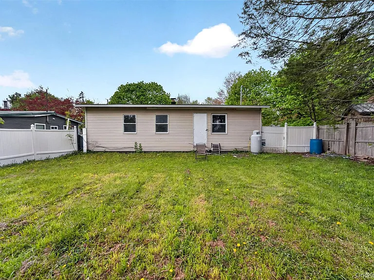 11 Edward Ave — Photo 16