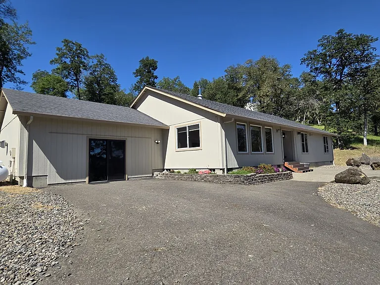 941 Colonial Rd — Photo 2