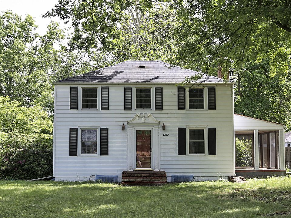 1st image of 807 S Lagrave St