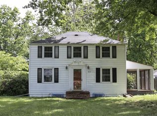 807 S Lagrave St, Paw Paw, MI 49079