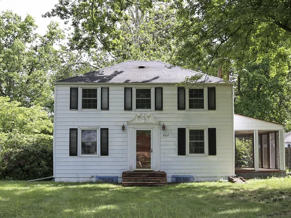 807 S Lagrave St, Paw Paw, MI 49079