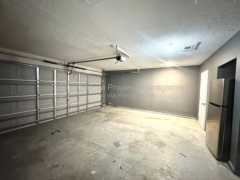 658 Elwood St — Photo 23