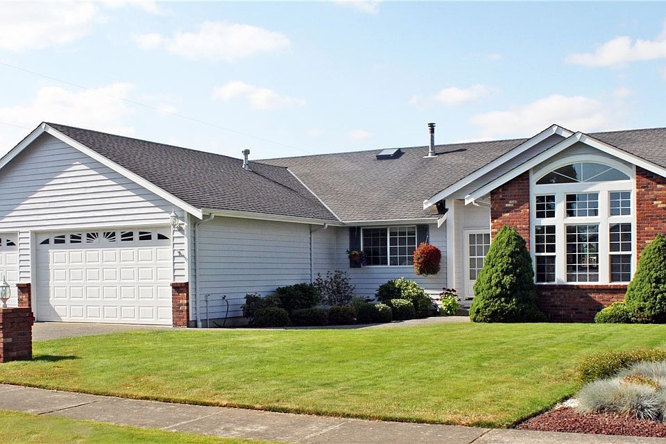 3-car garage rambler in Mtn Creek!