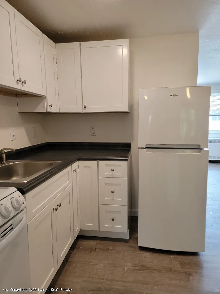 3 bed, $2,400 — Photo 3