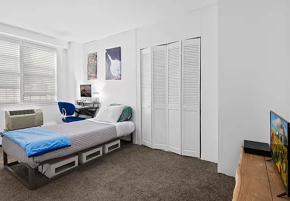 4th image of 5700 Arlington Ave APT 1W