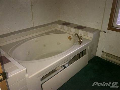 Master Bedrm Whirlpool Tub