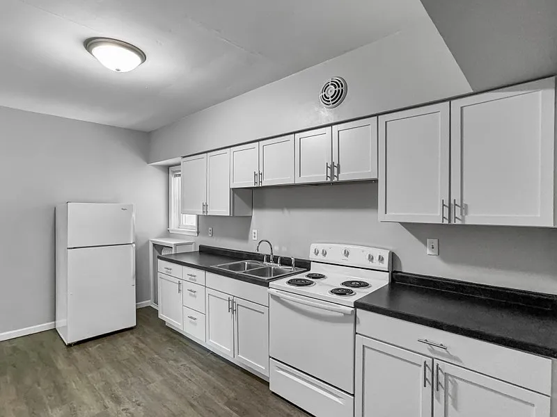 3 bed, 798 sqft, $1,050 — Photo 2