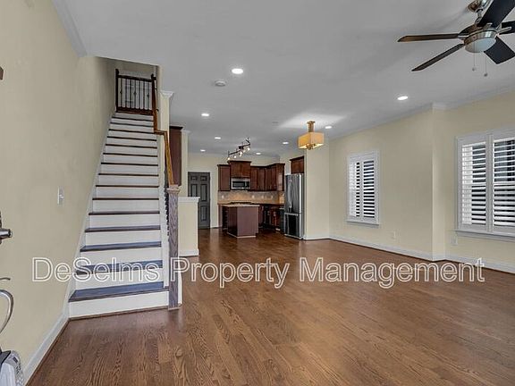 5th image of 1018 W Grove Ave