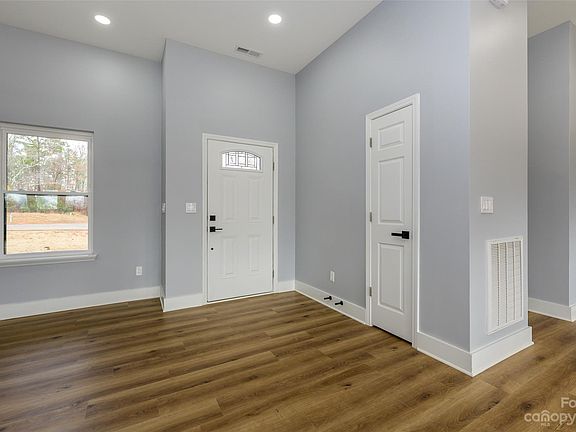 3rd image of 1010 Harrogate Dr