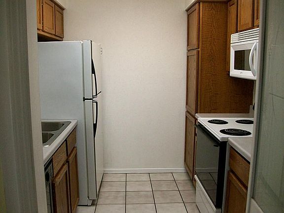 Clean Kitchen..comes with Refrigerator.