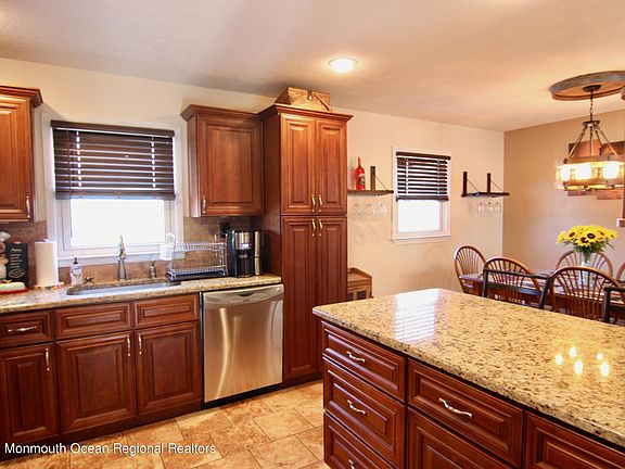 2nd image of 128 Willow Dr
