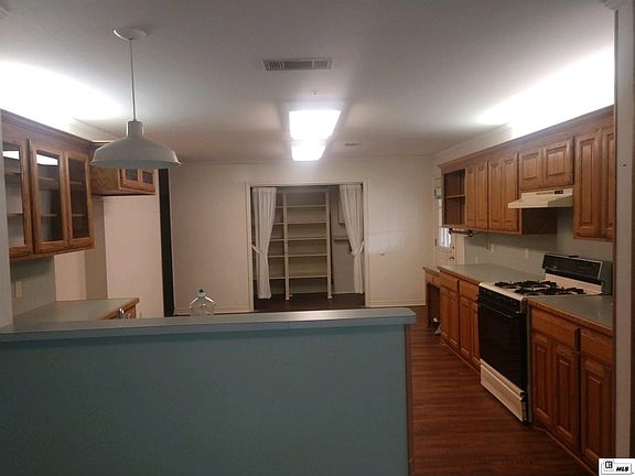 4th image of 665 E Hickory Ave