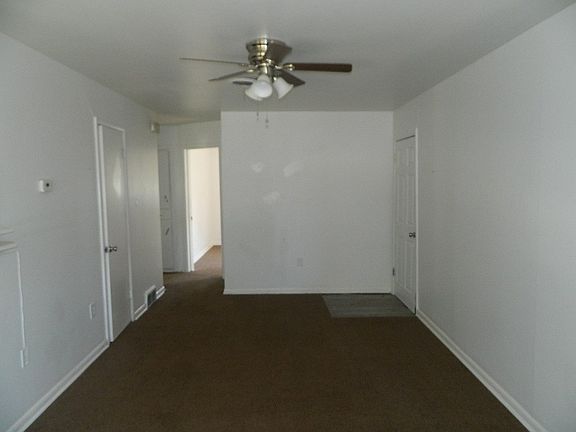 3rd image of 406 NW Mission Blvd