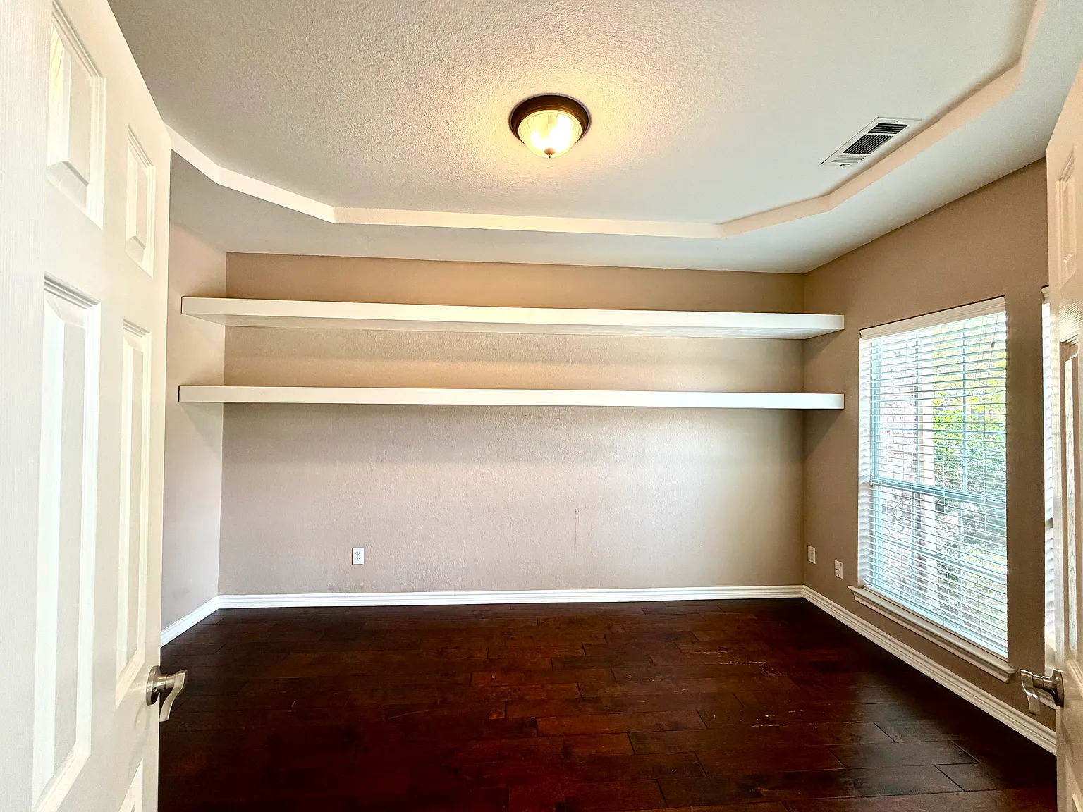 6 bed, 3831 sqft, $3,295 — Photo 4