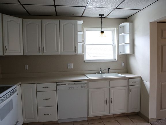 4th image of 1234 Main St APT 2R