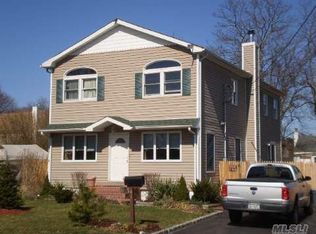 41 15th St, West Babylon, NY 11704