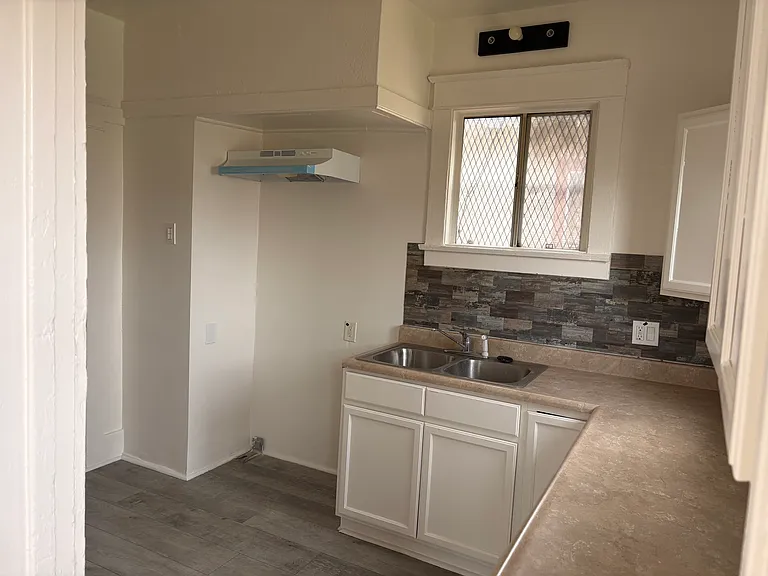 201 W 85th Pl — Photo 18