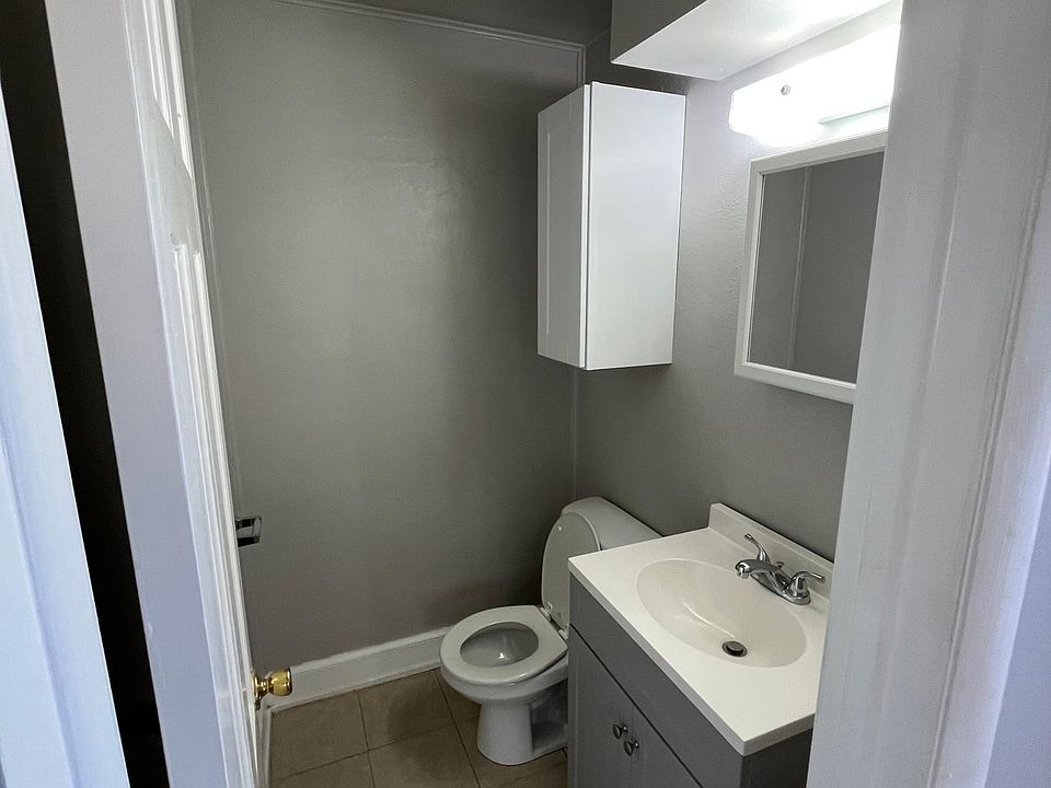1st image of 1313 E 48th St APT 22
